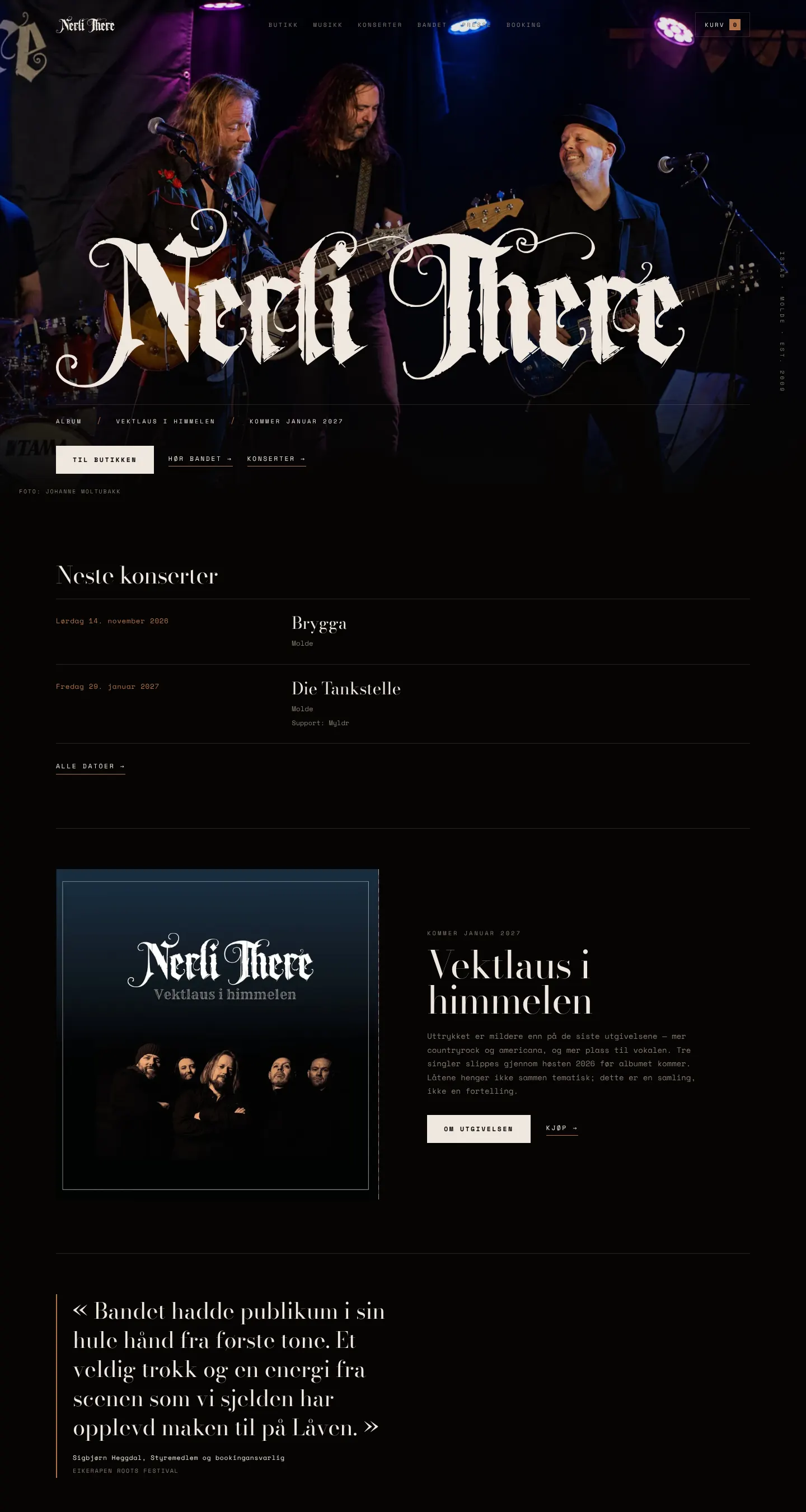 Forsiden på nerlithere.no med konsertbilde av bandet, neste konserter og det kommende albumet Vektlaus i himmelen